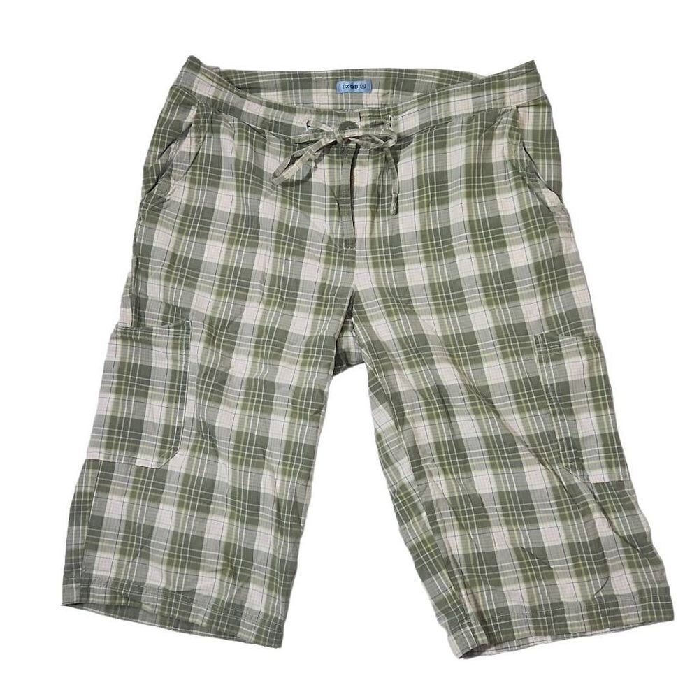 Izod Ladies Size 8 Green White Plaid Long Shorts